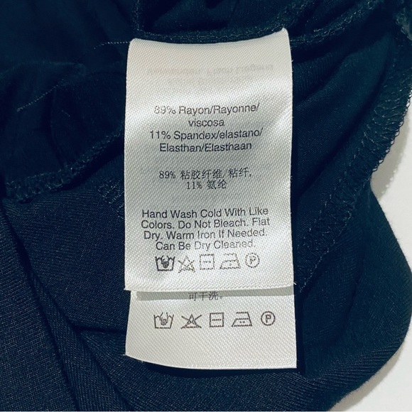 DONNA KARAN  BLACK BANDED WRAP TOP. - Picture 8 of 8